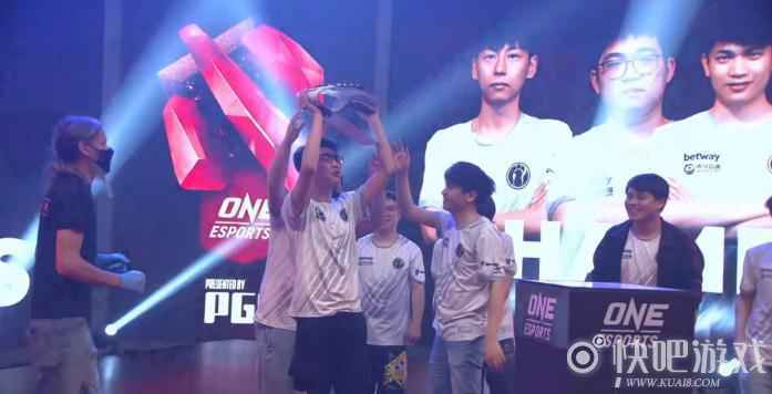 DOTA2中国战队IG夺冠  IG战队让二抢三